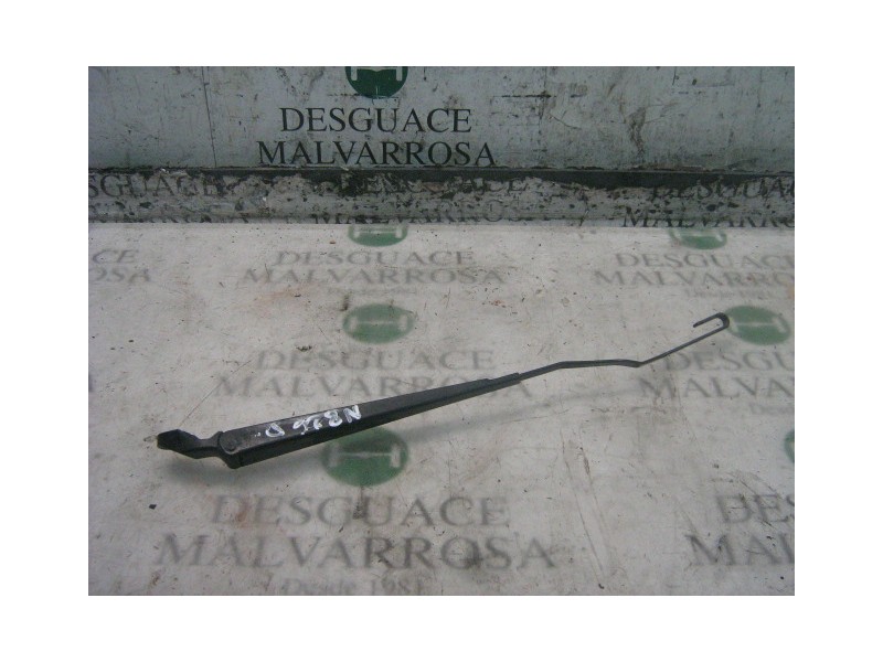 Recambio de brazo limpia delantero derecho para citroën xsara berlina 1.6 attraction referencia OEM IAM   