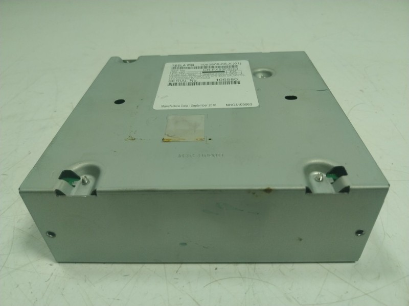 Recambio de sistema audio / radio cd para tesla model s p referencia OEM IAM 105260900A 105260900A 