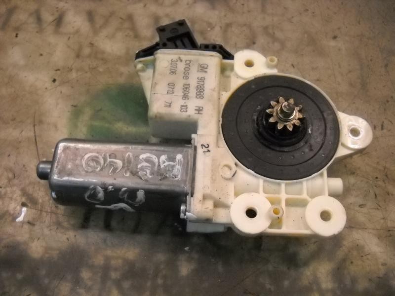 Recambio de motor elevalunas delantero derecho para opel vectra c berlina sport referencia OEM IAM   