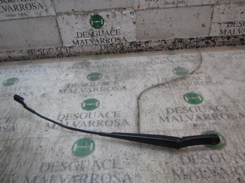 Recambio de brazo limpia delantero derecho para skoda rapid active referencia OEM IAM 5JB955410  