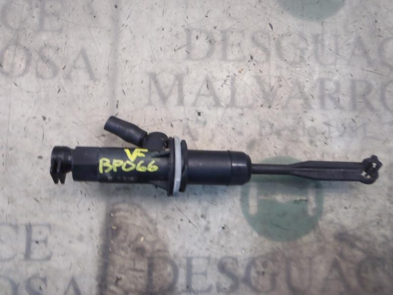 Recambio de bomba embrague para dacia sandero ambiance referencia OEM IAM 6001548446  