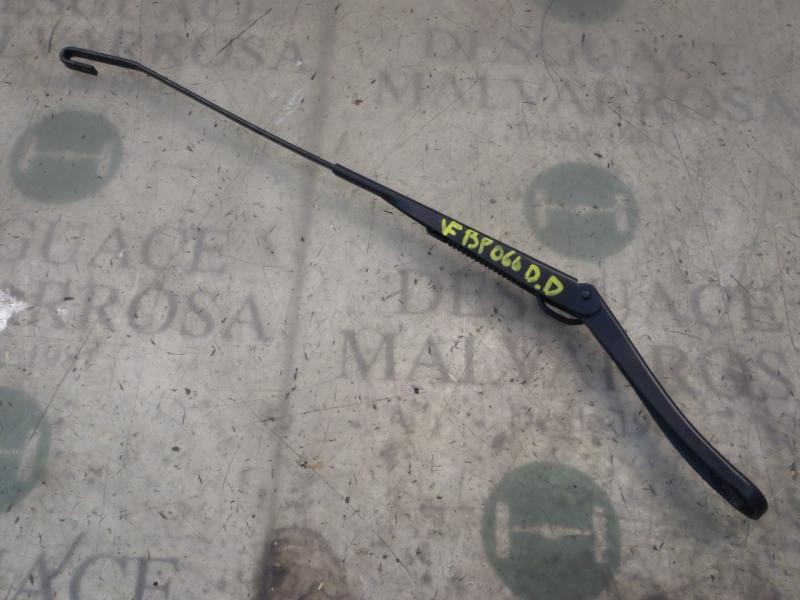 Recambio de brazo limpia delantero derecho para dacia sandero ambiance referencia OEM IAM 8201059034  