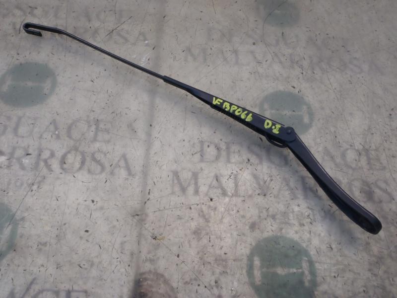 Recambio de brazo limpia delantero izquierdo para dacia sandero ambiance referencia OEM IAM 8201059028  