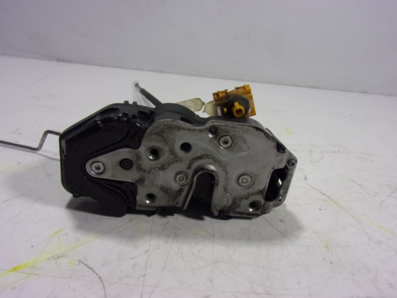 Recambio de cerradura puerta delantera derecha para opel astra j lim. 1.6 cdti dpf referencia OEM IAM 13503802  