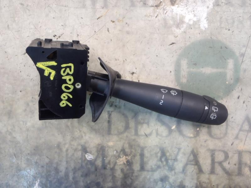 Recambio de mando limpia para dacia sandero ambiance referencia OEM IAM 6001551358  