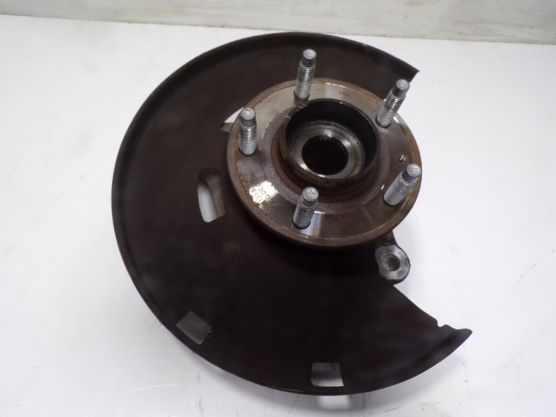 Recambio de mangueta delantera derecha para opel astra j lim. 1.6 cdti dpf referencia OEM IAM 13319483  