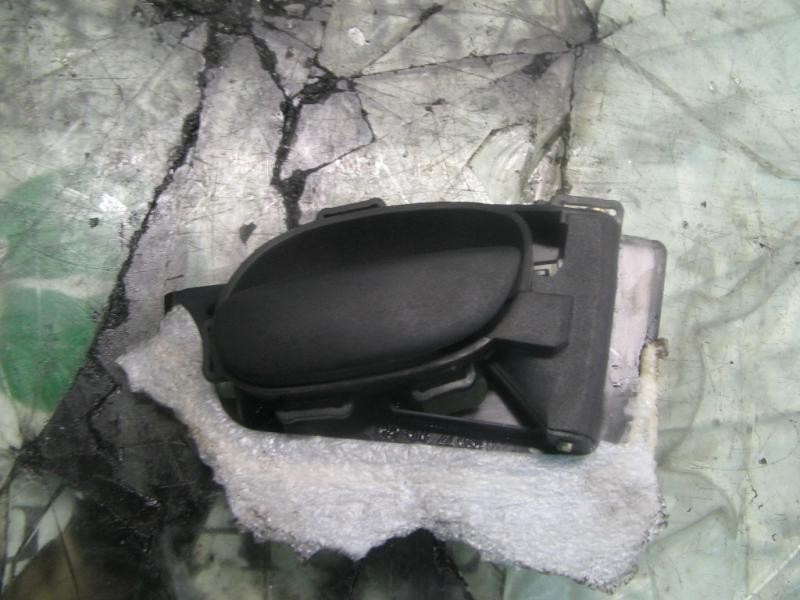 Recambio de maneta interior delantera derecha para peugeot 206 berlina 1.9 diesel referencia OEM IAM   
