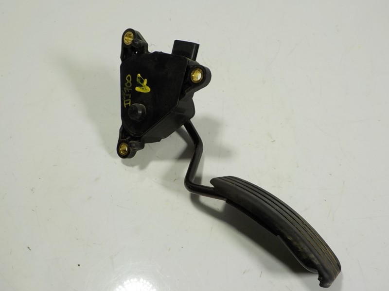 Recambio de potenciometro pedal para mercedes-benz citan (w415) furgon 1.5 cdi cat referencia OEM IAM A4153000104 8200436878 