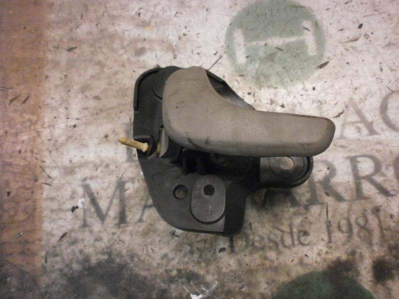 Recambio de maneta interior delantera izquierda para chrysler voyager (rg) 2.5 crd se referencia OEM IAM   