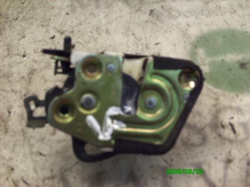 Recambio de cerradura puerta trasera derecha para mitsubishi santamo (hyundai) santamo luxe referencia OEM IAM   