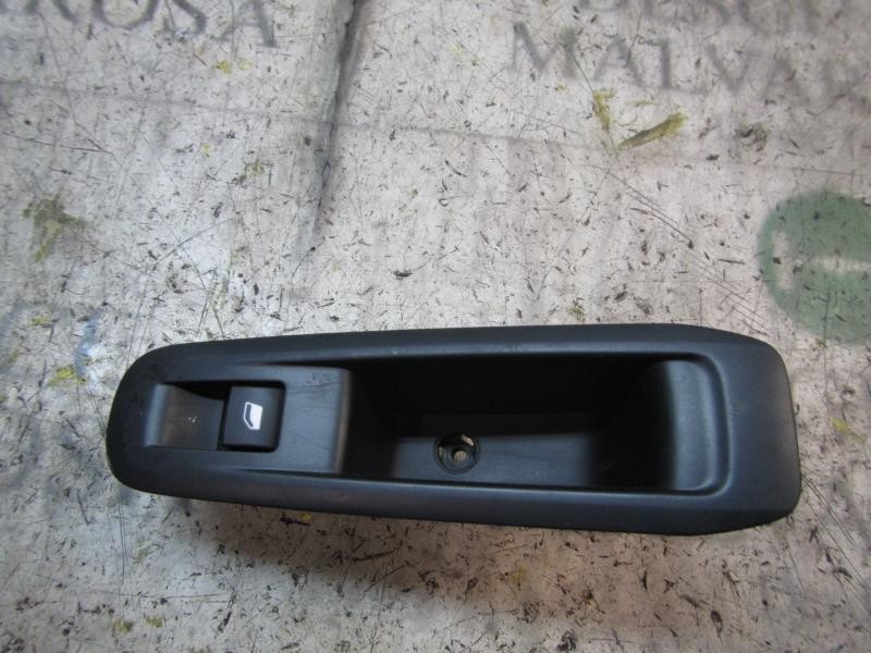 Recambio de mando elevalunas trasero derecho para peugeot 308 active referencia OEM IAM 96762292ZD  