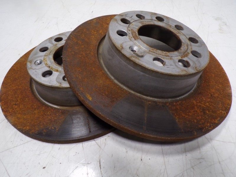 Recambio de disco freno trasero para audi a3 (8v) 2.0 16v tdi referencia OEM IAM 1K0615601AA  