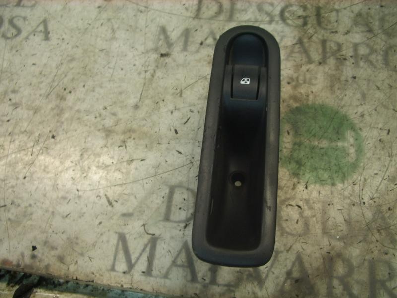 Recambio de mando elevalunas trasero derecho para renault scenic ii confort dynamique referencia OEM IAM   
