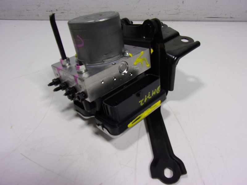 Recambio de abs para toyota yaris cross 1.5 vvti 16 v 55 kw referencia OEM IAM 440500DJ40 0265299220 