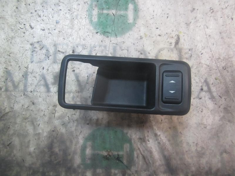 Recambio de mando elevalunas trasero derecho para ford kuga (cbv) trend referencia OEM IAM 1471913  