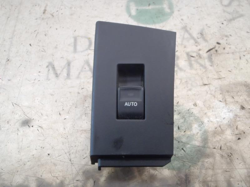 Recambio de mando elevalunas trasero derecho para toyota auris 1.8 16v (híbrido) referencia OEM IAM 8481002140  