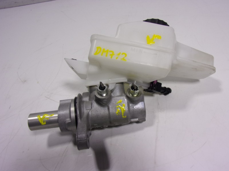 Recambio de bomba freno para toyota yaris cross 1.5 vvti 16 v 55 kw referencia OEM IAM 4720109A50 0204850452 