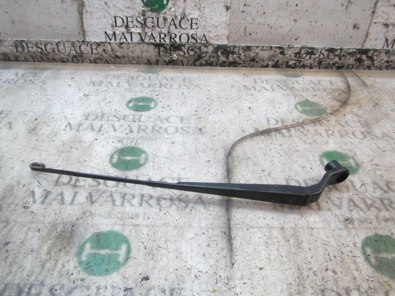 Recambio de brazo limpia delantero derecho para chrysler jeep compass 2.0 crd cat referencia OEM IAM 68002026AA  