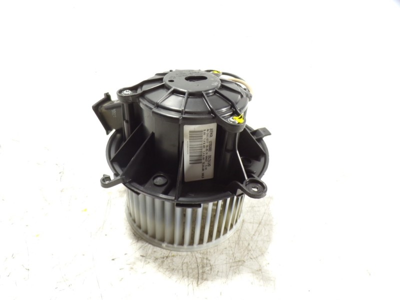 Recambio de motor calefaccion para opel astra j lim. 1.6 cdti dpf referencia OEM IAM 13276230  