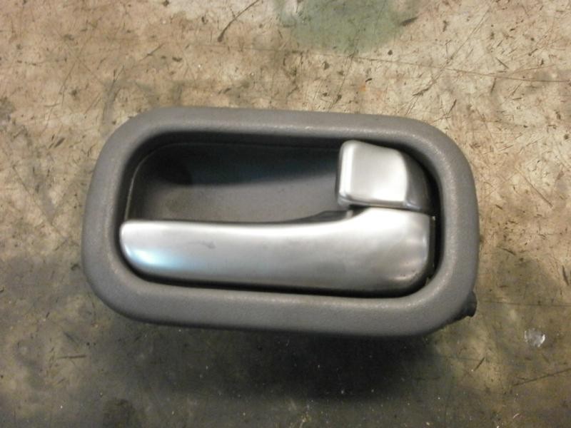Recambio de maneta interior trasera derecha para nissan almera tino (v10m) visia referencia OEM IAM   