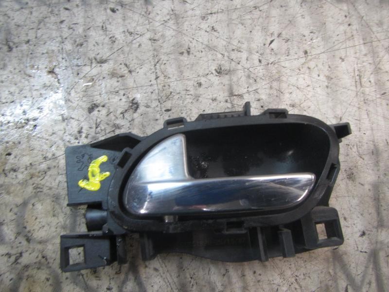 Recambio de maneta interior delantera izquierda para peugeot 207 1.6 16v hdi referencia OEM IAM   
