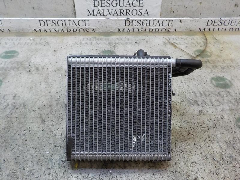 Recambio de evaporador aire acondicionado para ford fiesta (ccn) trend referencia OEM IAM 2109235  