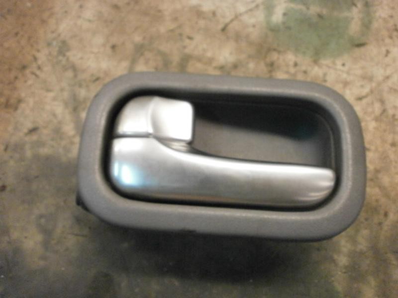 Recambio de maneta interior trasera izquierda para nissan almera tino (v10m) visia referencia OEM IAM   