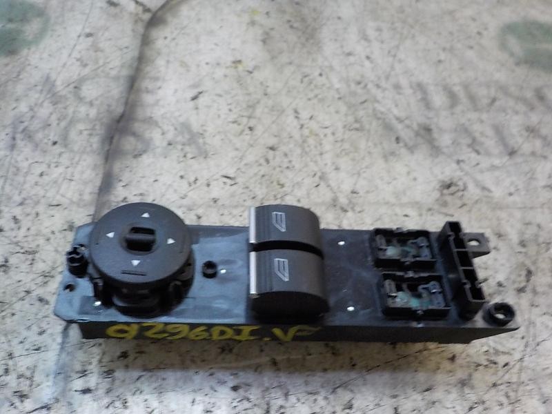 Recambio de mando elevalunas delantero izquierdo para ford fiesta (ccn) trend referencia OEM IAM 2032974  