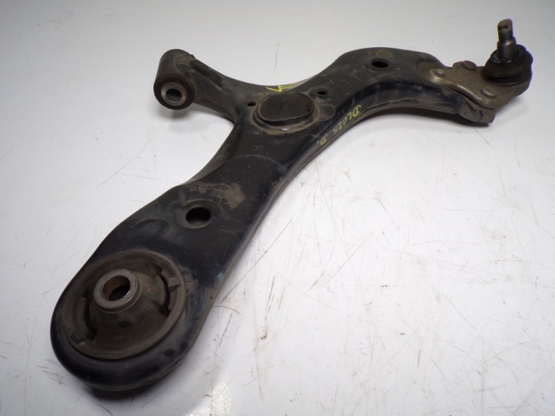 Recambio de brazo suspension inferior delantero derecho para toyota verso 1.6 16v cat referencia OEM IAM 480680F020  