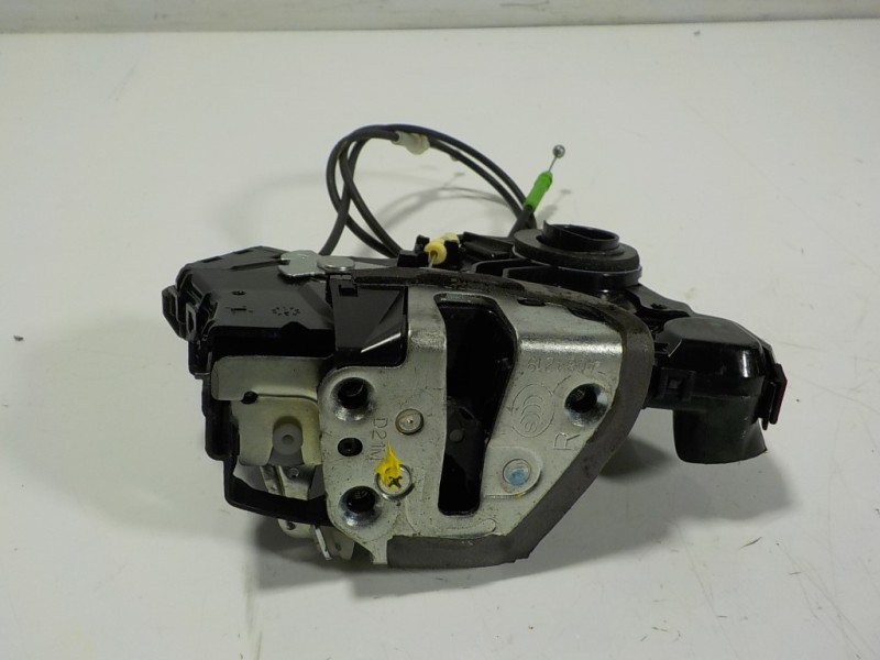 Recambio de cerradura puerta delantera derecha para toyota verso 1.6 16v cat referencia OEM IAM 6903005131 050117T 