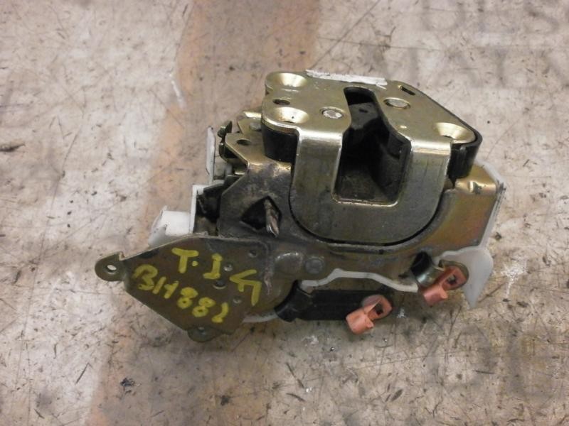 Recambio de cerradura puerta trasera izquierda para nissan almera tino (v10m) visia referencia OEM IAM   