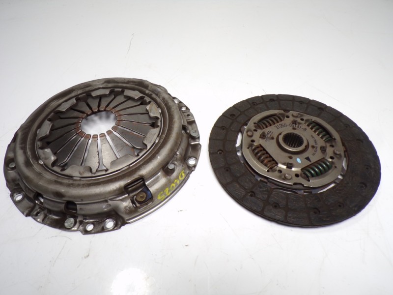 Recambio de kit embrague para toyota verso 1.6 16v cat referencia OEM IAM 3121005131 3125005141A 3125005141