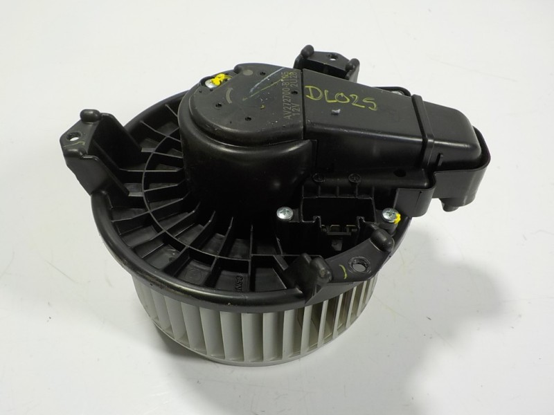 Recambio de motor calefaccion para toyota verso 1.6 16v cat referencia OEM IAM 8710302150 AV2727008105 