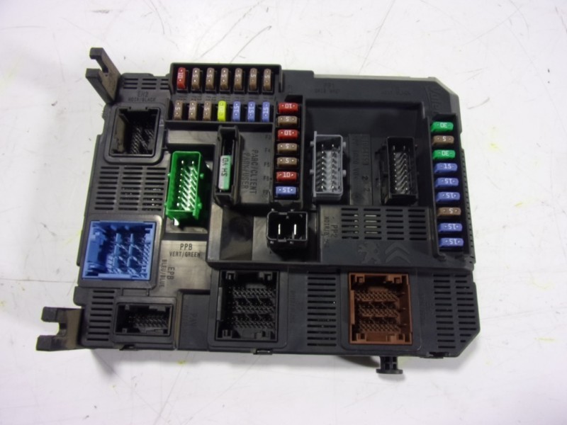 Recambio de caja reles / fusibles para citroën c4 cactus 1.6 e-hdi fap referencia OEM IAM 1612139080 9807531680 