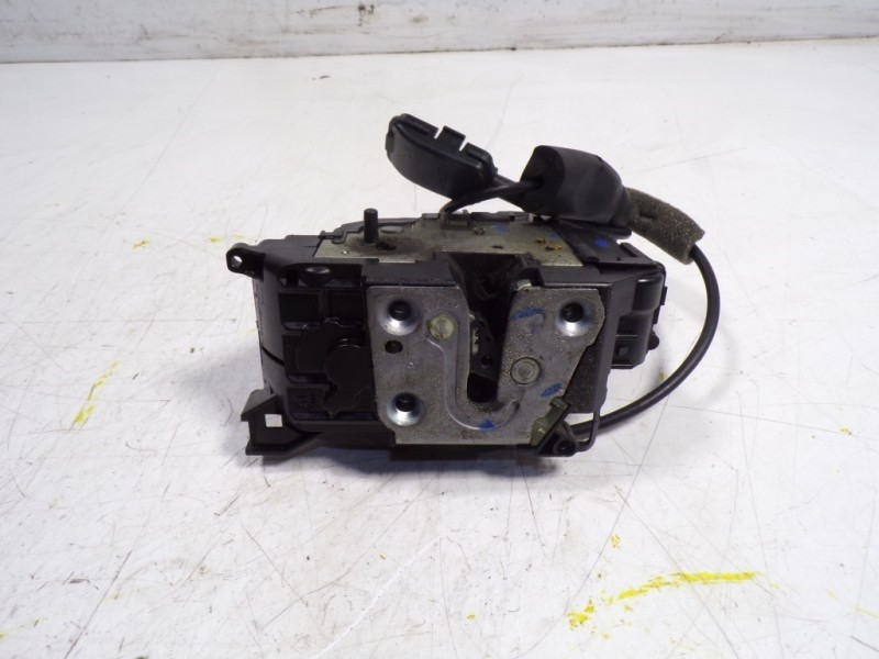 Recambio de cerradura puerta trasera derecha para renault scenic iii grand dynamique referencia OEM IAM 825020033R  