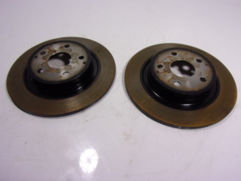 Recambio de disco freno trasero para toyota yaris cross 1.5 vvti 16 v 55 kw referencia OEM IAM 424310D210  