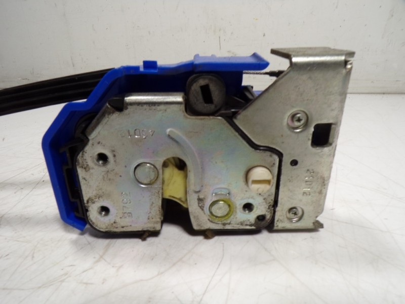 Recambio de cerradura puerta trasera derecha para fiat 500 l (330) pop star referencia OEM IAM 51884141  