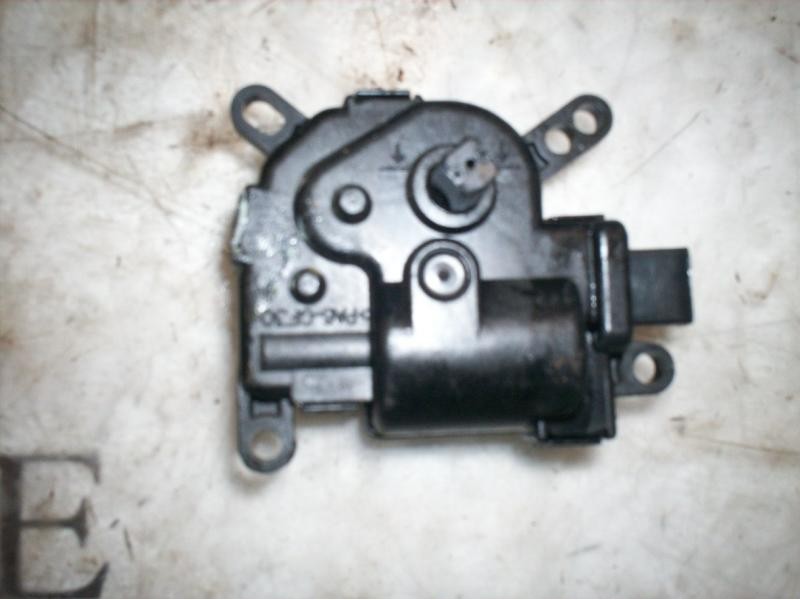 Recambio de motor apertura trampillas climatizador para ford fiesta (cbk) ghia referencia OEM IAM   