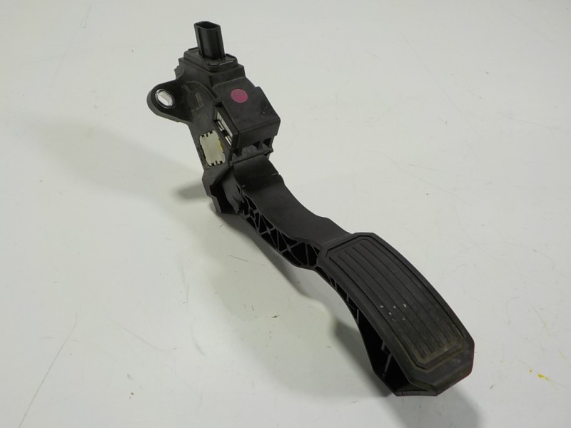 Recambio de potenciometro pedal para toyota verso 1.6 16v cat referencia OEM IAM 7811005040 7811005040 