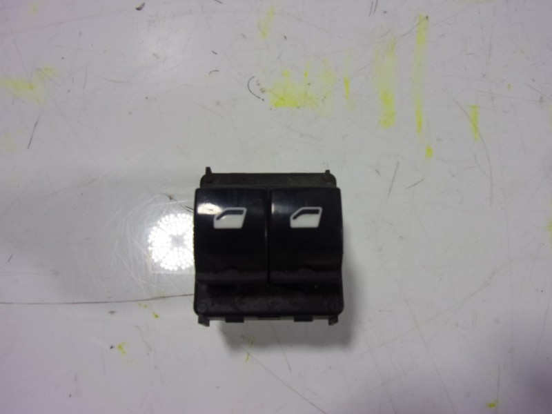 Recambio de mando elevalunas delantero izquierdo para citroën c4 cactus 1.6 e-hdi fap referencia OEM IAM 98016298ZD  