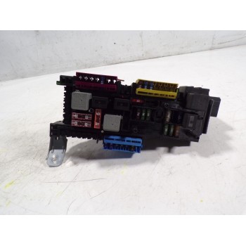 CAJA RELES / FUSIBLES A2049001202 2049060705 