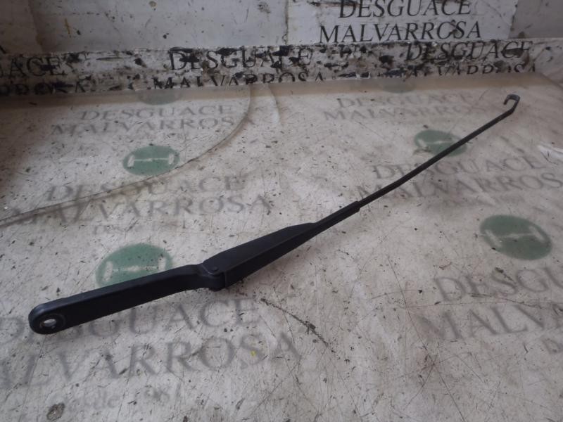 Recambio de brazo limpia delantero derecho para opel vivaro combi 2.9t largo referencia OEM IAM   