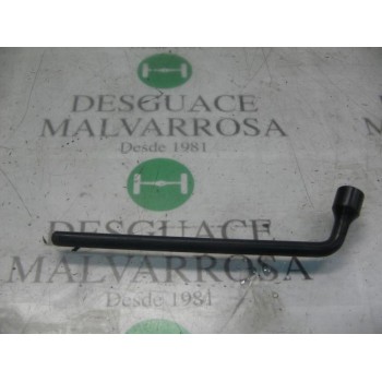 LLAVE RUEDA 