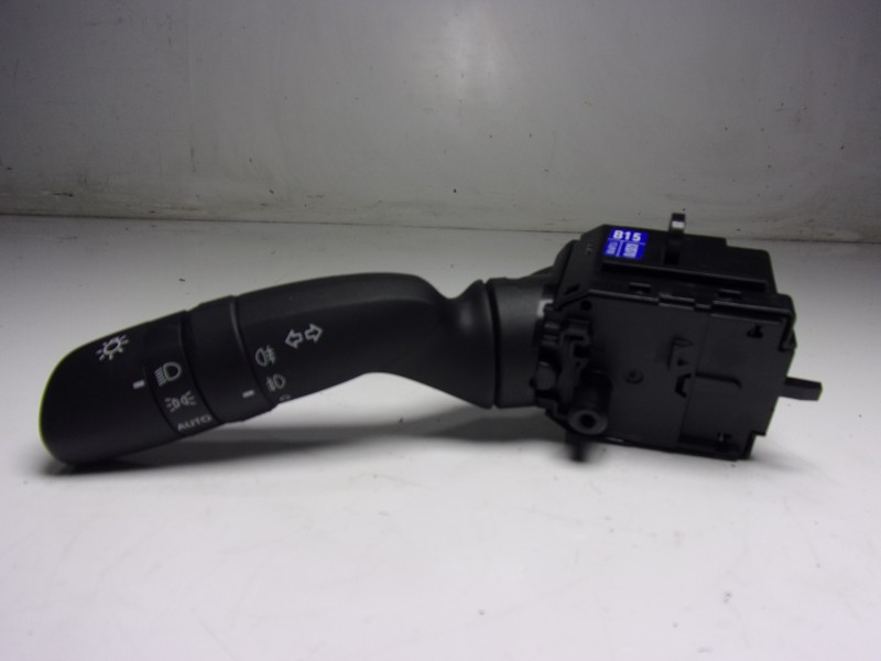 Recambio de mando luces para toyota yaris cross 1.5 vvti 16 v 55 kw referencia OEM IAM 8432902020 02D70 
