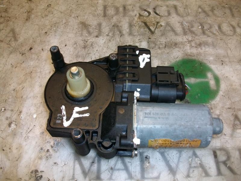 Recambio de motor elevalunas delantero derecho para audi a6 berlina (4b2) 2.5 v6 24v tdi referencia OEM IAM   