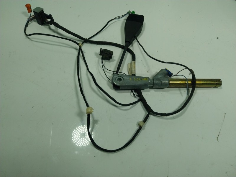 Recambio de pretensor cinturon delantero izquierdo para renault megane ii berlina 5p 1.9 dci diesel referencia OEM IAM   