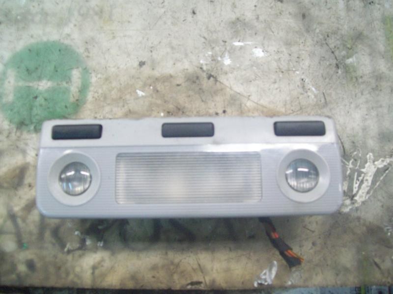 Recambio de piloto interior para bmw serie 5 berlina (e39) 523i referencia OEM IAM 63318369511  