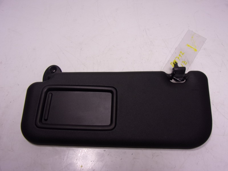 Recambio de parasol izquierdo para toyota yaris cross 1.5 vvti 16 v 55 kw referencia OEM IAM 74320K0090C0  