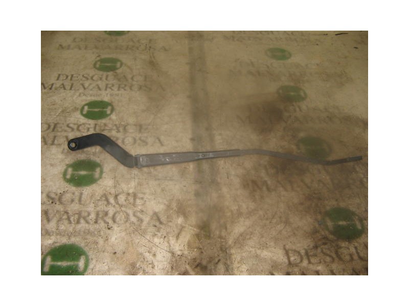 Recambio de brazo limpia delantero derecho para citroën saxo 1.5 diesel referencia OEM IAM   