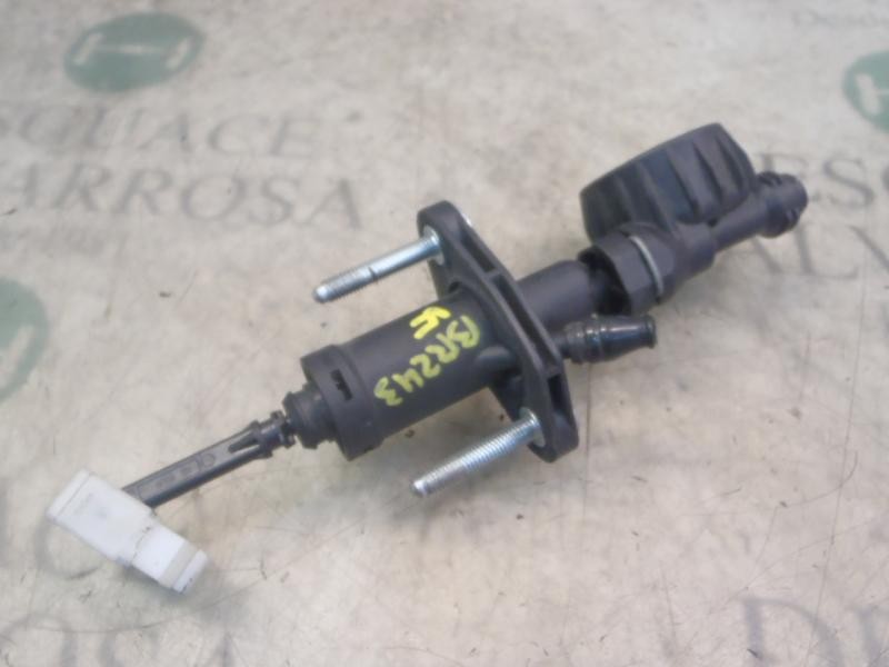 Recambio de bomba embrague para opel insignia berlina sport 4x4 referencia OEM IAM 55561915  